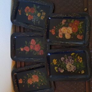 Set of Five Vintage Floral Decorative Trays By America. Art Works